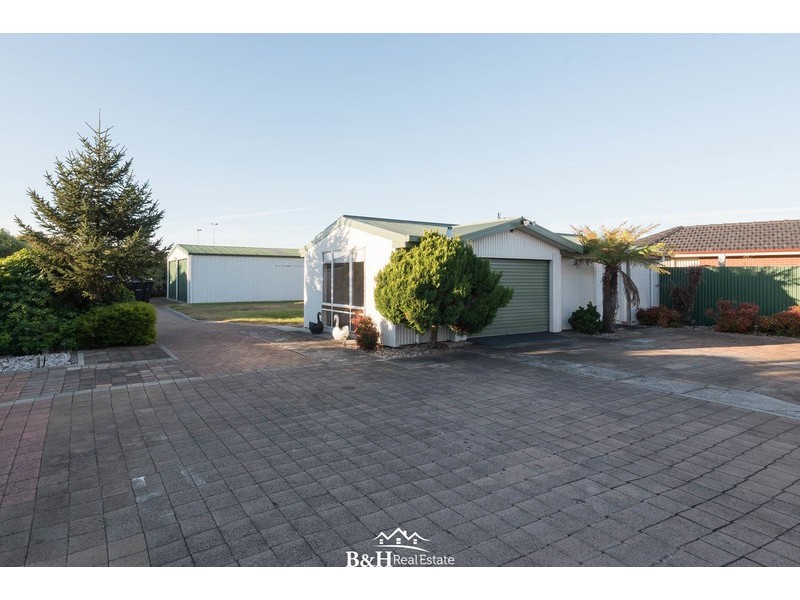 16 Hobbs Parade, West Ulverstone TAS 7315