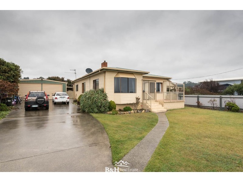 27 Penguin Road, West Ulverstone TAS 7315