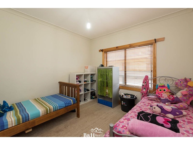 27 Penguin Road, West Ulverstone TAS 7315