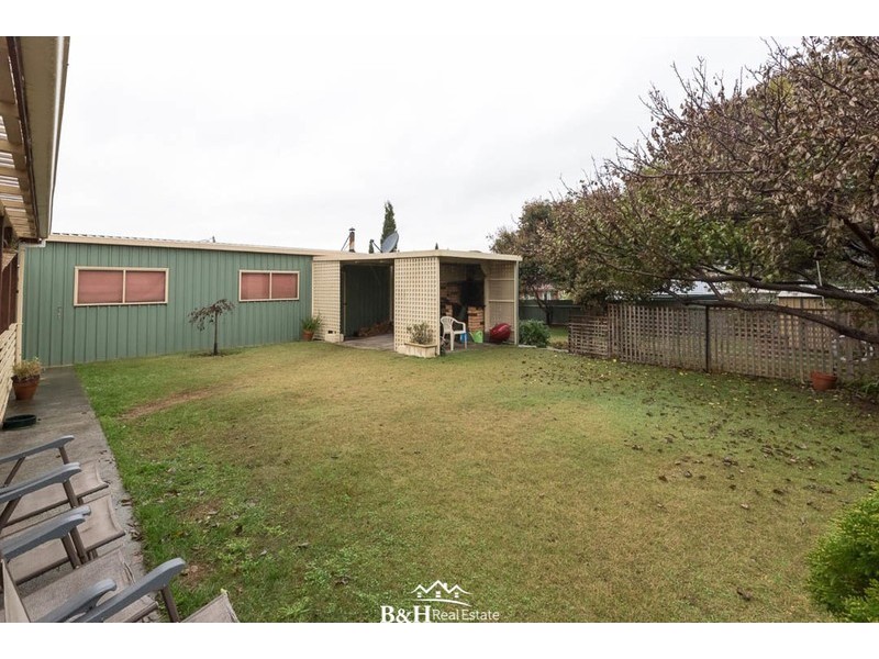 27 Penguin Road, West Ulverstone TAS 7315
