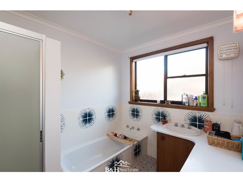 22 Blackwood Parade, Romaine TAS 7320