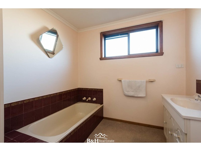 10/60 Lyons Street, Somerset TAS 7322