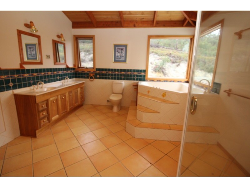 115 Algona Avenue, Round Hill TAS 7320