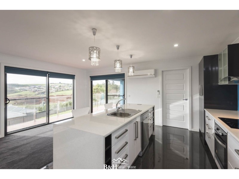 2/9 Platinum Drive, Park Grove TAS 7320