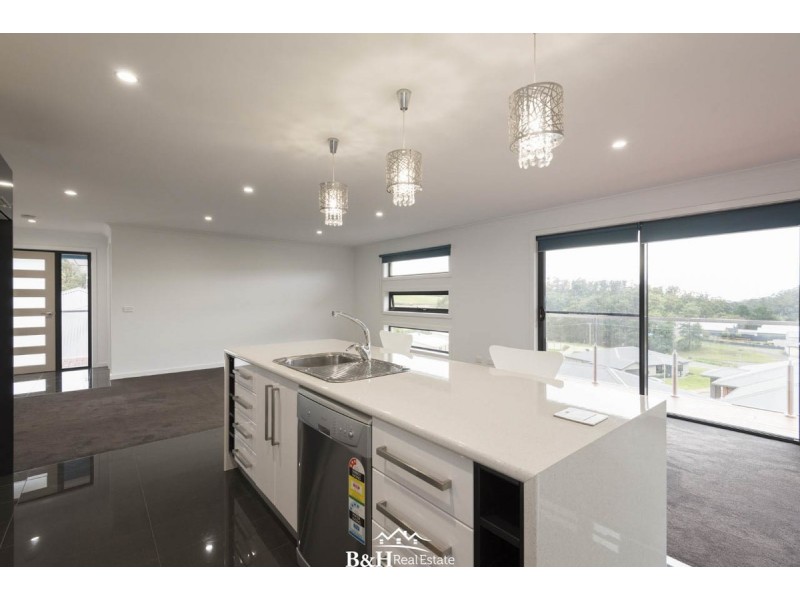 2/9 Platinum Drive, Park Grove TAS 7320