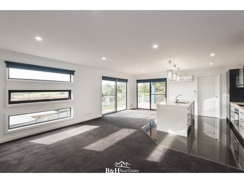 2/9 Platinum Drive, Park Grove TAS 7320