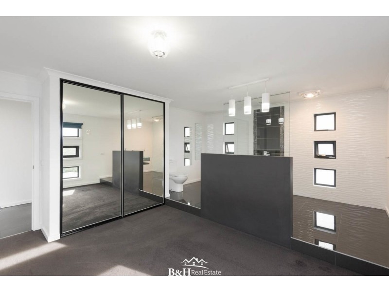 2/9 Platinum Drive, Park Grove TAS 7320