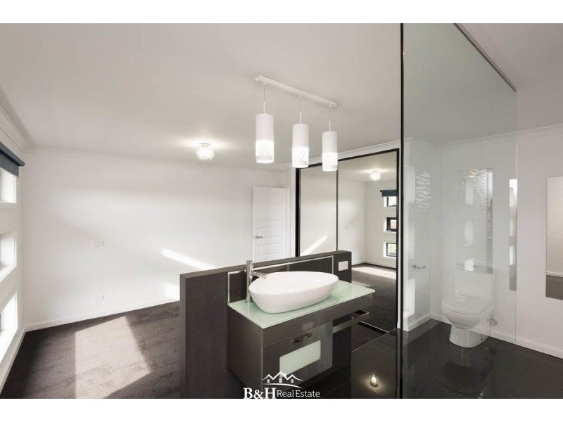 2/9 Platinum Drive, Park Grove TAS 7320