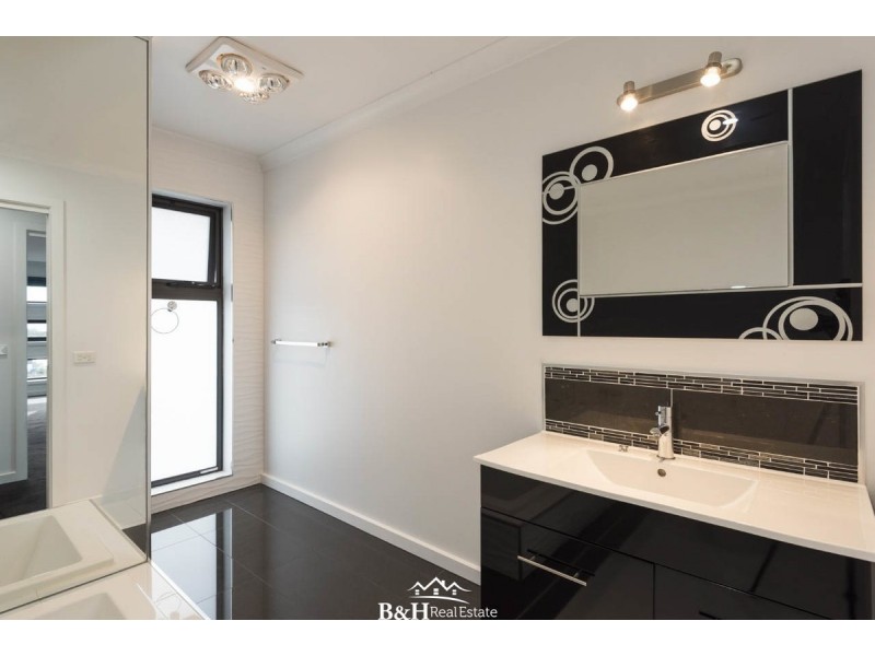 2/9 Platinum Drive, Park Grove TAS 7320