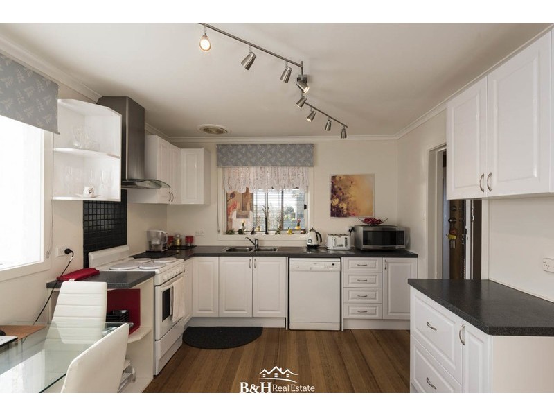 13 Winter Avenue, Upper Burnie TAS 7320