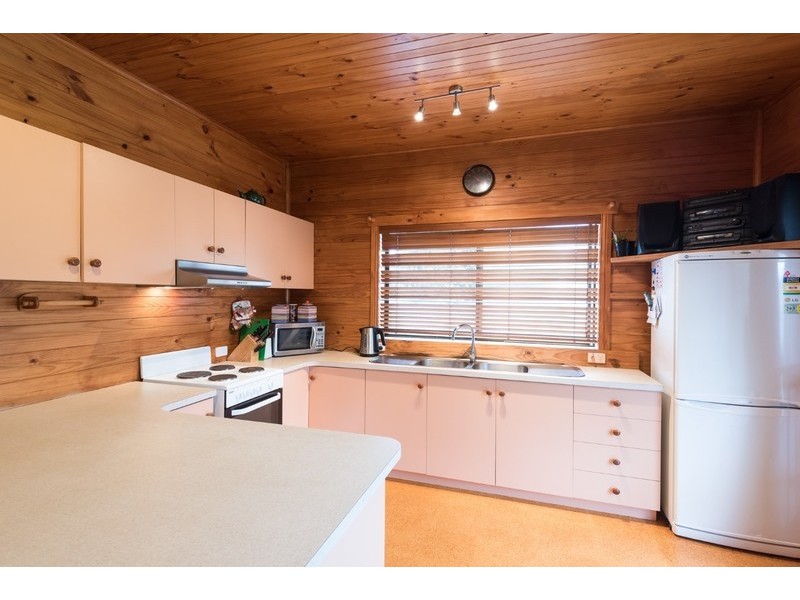 27 Penguin Road, West Ulverstone TAS 7315