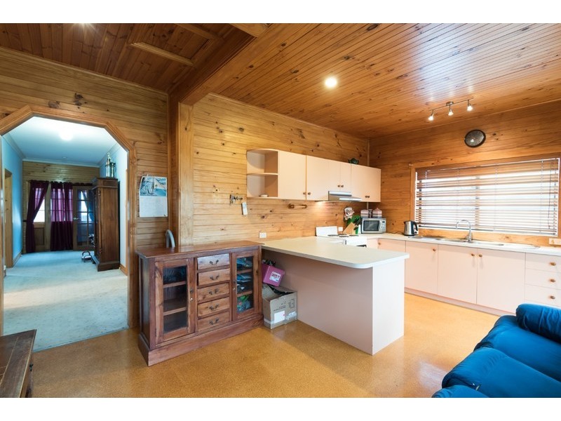 27 Penguin Road, West Ulverstone TAS 7315