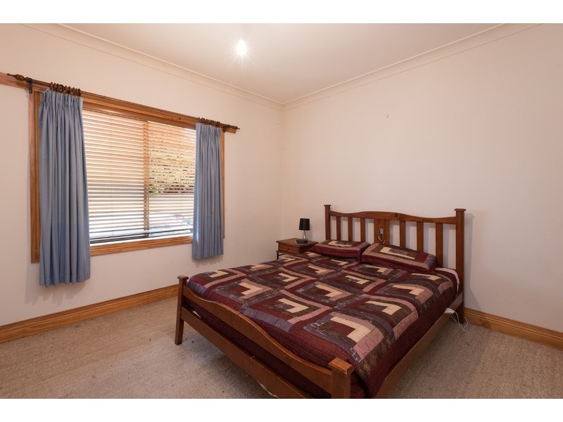 27 Penguin Road, West Ulverstone TAS 7315