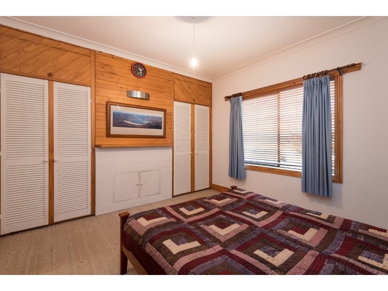 27 Penguin Road, West Ulverstone TAS 7315