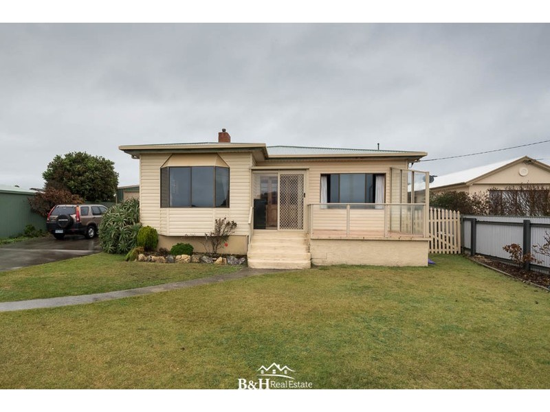 27 Penguin Road, West Ulverstone TAS 7315