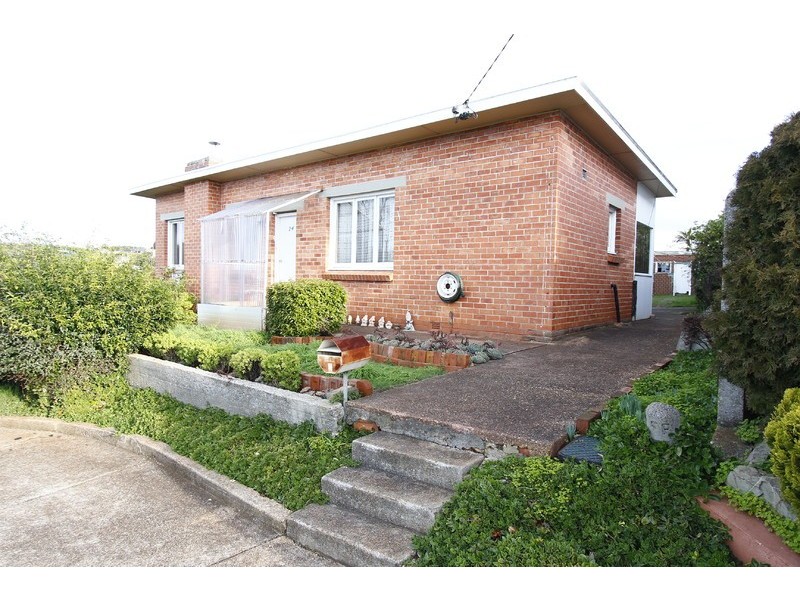 24 Hamilton Street, Upper Burnie TAS 7320