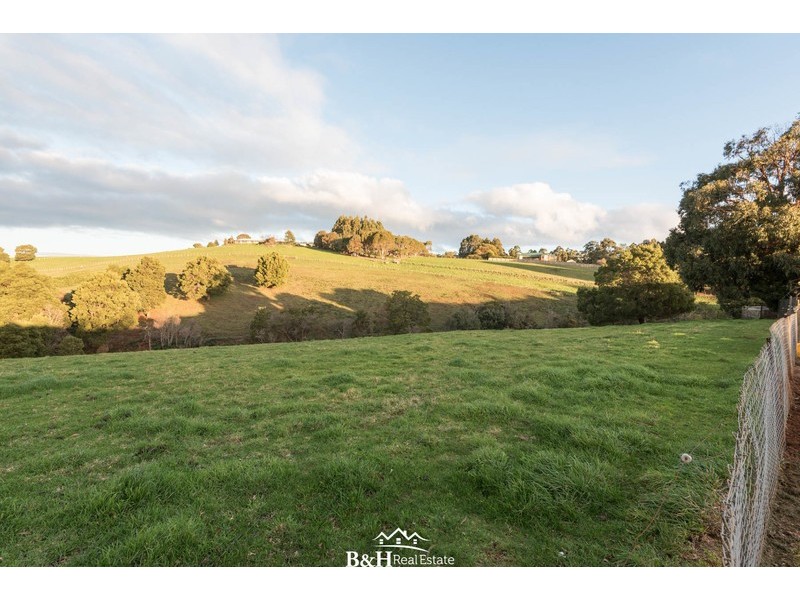 95 White Hills Road, Penguin TAS 7316