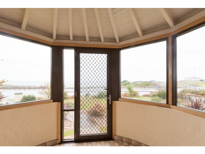 5 Bass Highway, Parklands TAS 7320