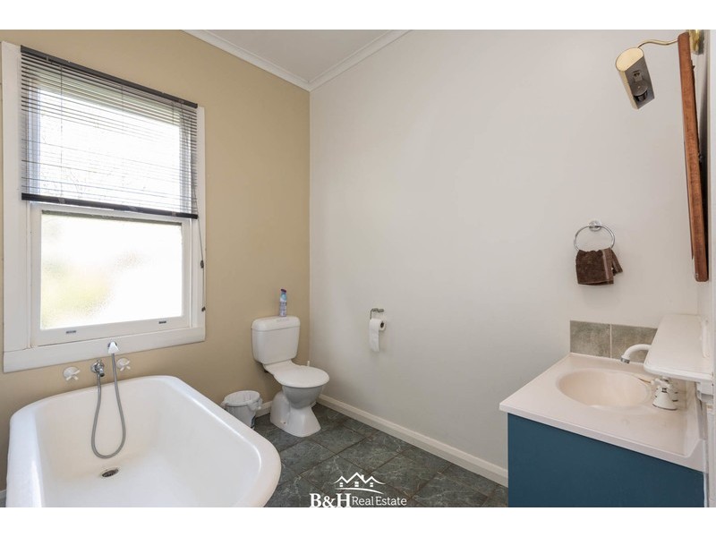 16901 Bass Highway, Flowerdale TAS 7325