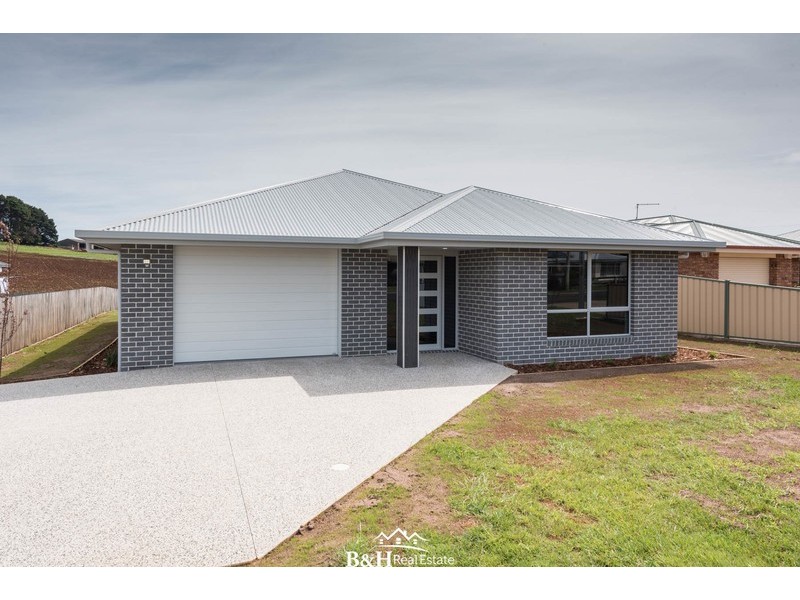104 Pine Road, Penguin TAS 7316