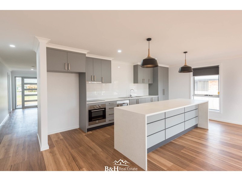 104 Pine Road, Penguin TAS 7316