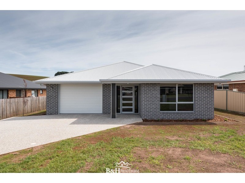 104 Pine Road, Penguin TAS 7316
