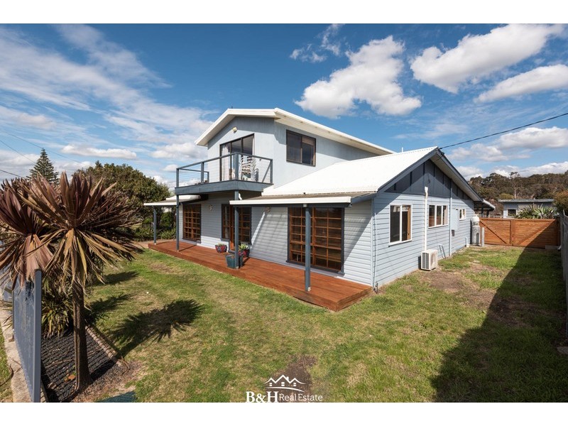 29 Penguin Road, West Ulverstone TAS 7315