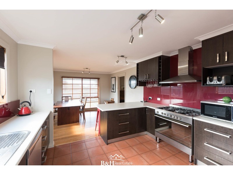 29 Penguin Road, West Ulverstone TAS 7315