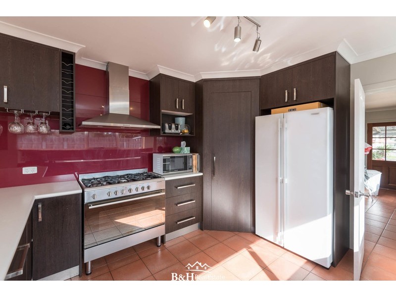 29 Penguin Road, West Ulverstone TAS 7315