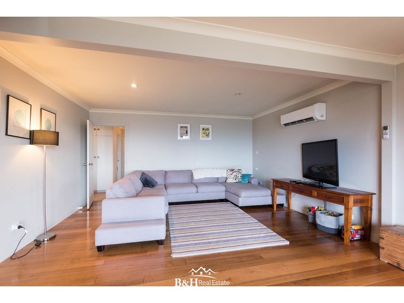 29 Penguin Road, West Ulverstone TAS 7315