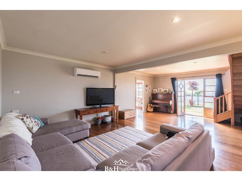 29 Penguin Road, West Ulverstone TAS 7315