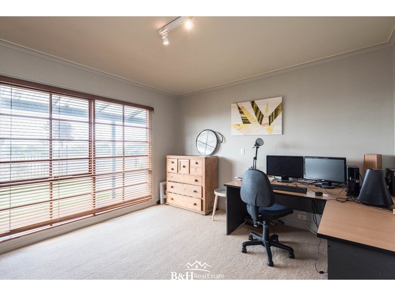 29 Penguin Road, West Ulverstone TAS 7315