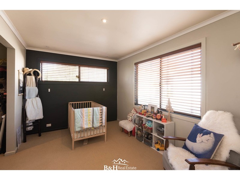 29 Penguin Road, West Ulverstone TAS 7315