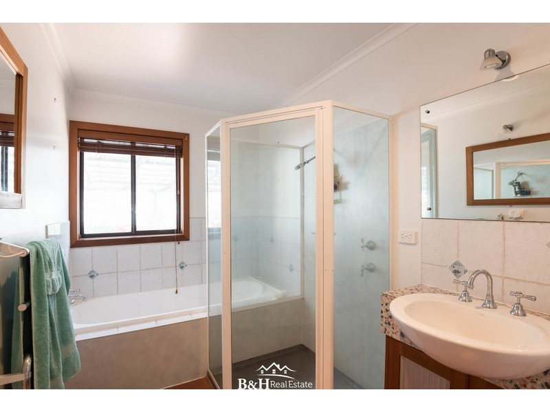 29 Penguin Road, West Ulverstone TAS 7315