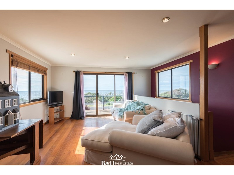 29 Penguin Road, West Ulverstone TAS 7315