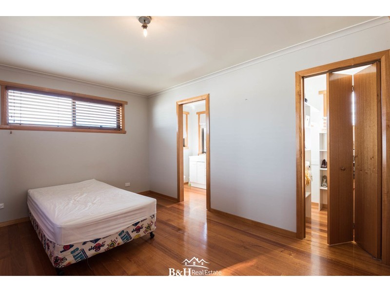 29 Penguin Road, West Ulverstone TAS 7315