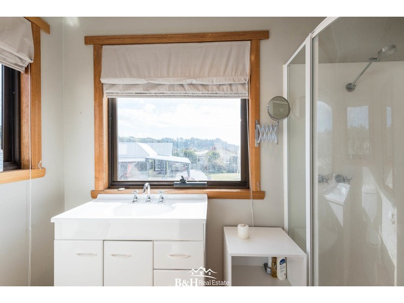29 Penguin Road, West Ulverstone TAS 7315