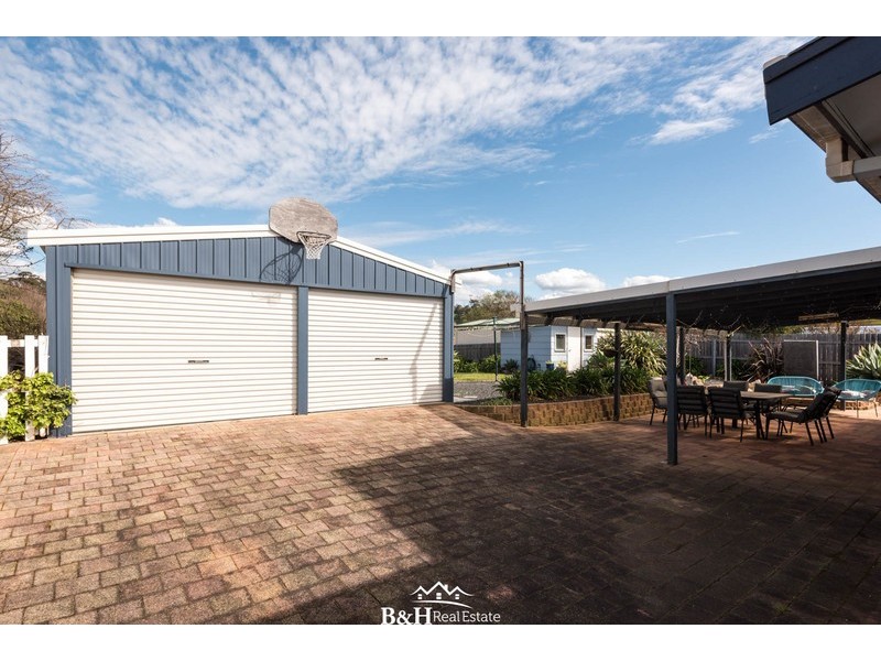 29 Penguin Road, West Ulverstone TAS 7315