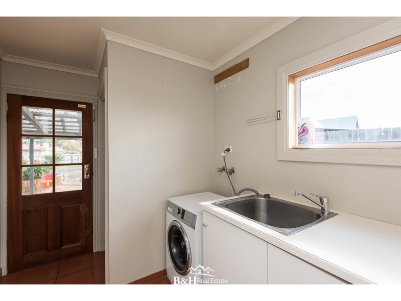 29 Penguin Road, West Ulverstone TAS 7315