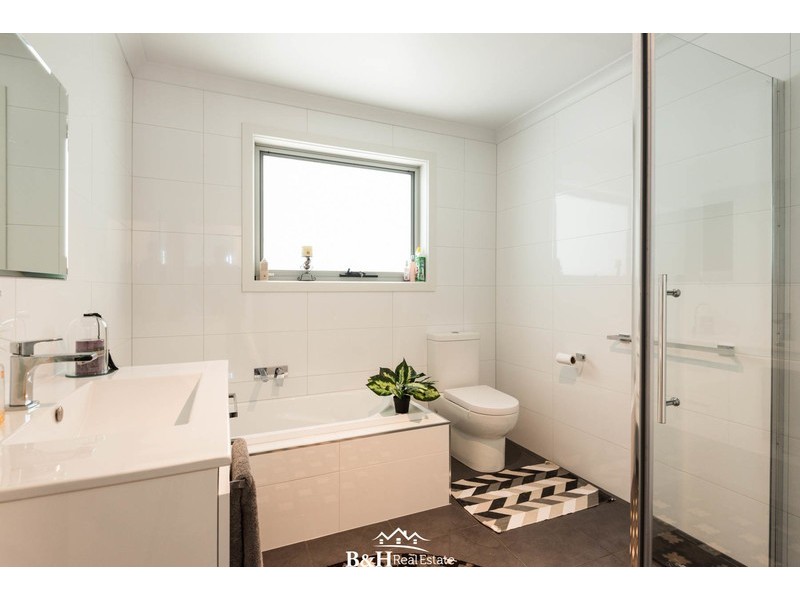 2/23 Platinum Drive, Park Grove TAS 7320