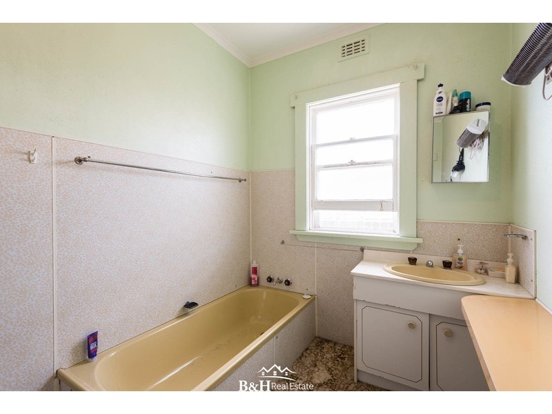 77 Bass Highway, Somerset TAS 7322