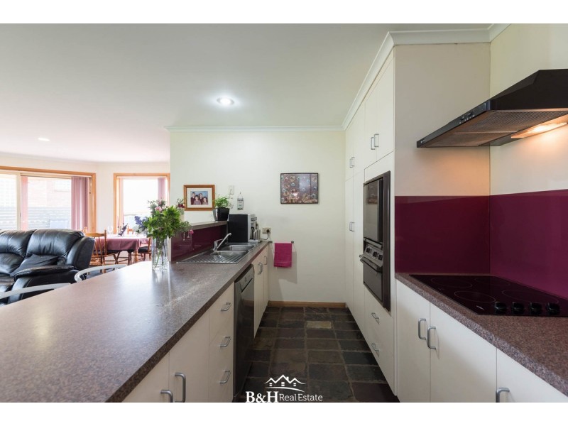 16 Seabreeze Avenue, Sulphur Creek TAS 7316