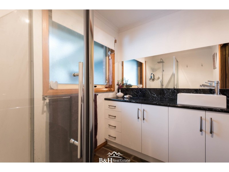 16 Seabreeze Avenue, Sulphur Creek TAS 7316