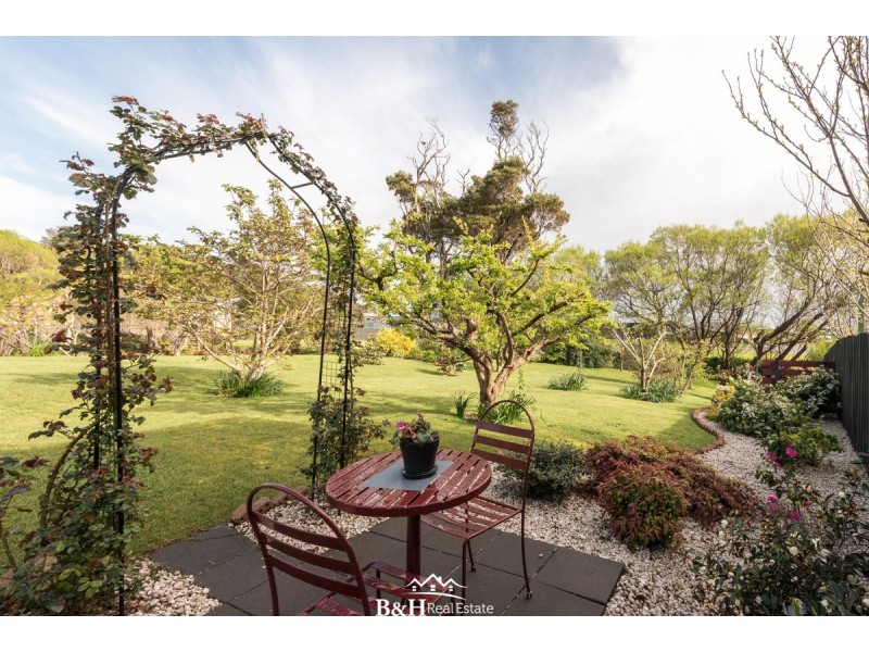 16 Seabreeze Avenue, Sulphur Creek TAS 7316