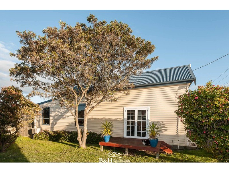 51 Saunders Street, Wynyard TAS 7325