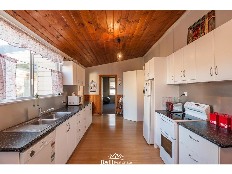 51 Saunders Street, Wynyard TAS 7325
