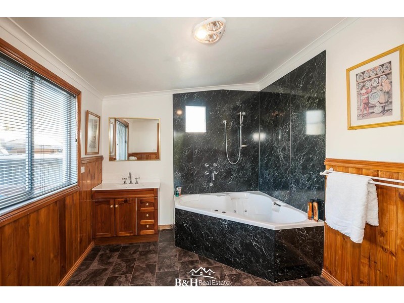 51 Saunders Street, Wynyard TAS 7325