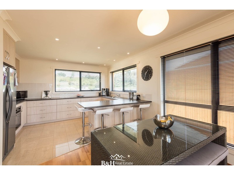 22 Oceanside Boulevard, Sulphur Creek TAS 7316