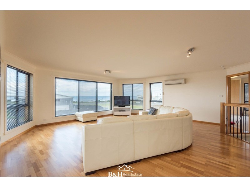 22 Oceanside Boulevard, Sulphur Creek TAS 7316