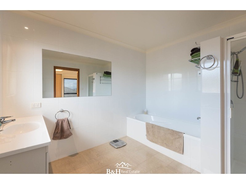 22 Oceanside Boulevard, Sulphur Creek TAS 7316